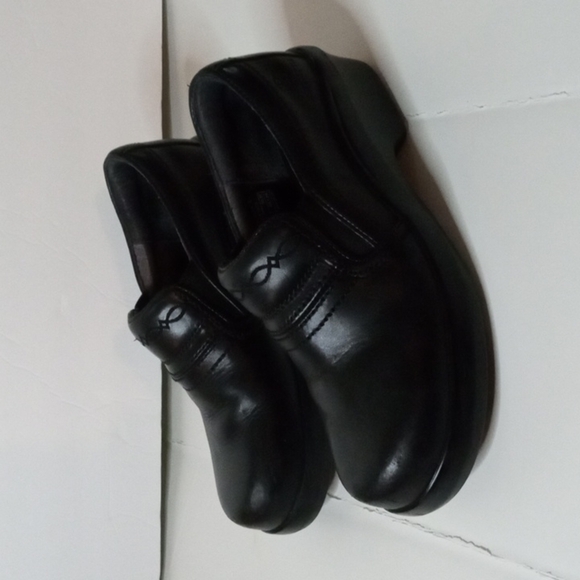 Ariat Leather Slip on Shoes US 8C, Black, Slip resistant, non marking. pre-owned - Picture 3 of 11